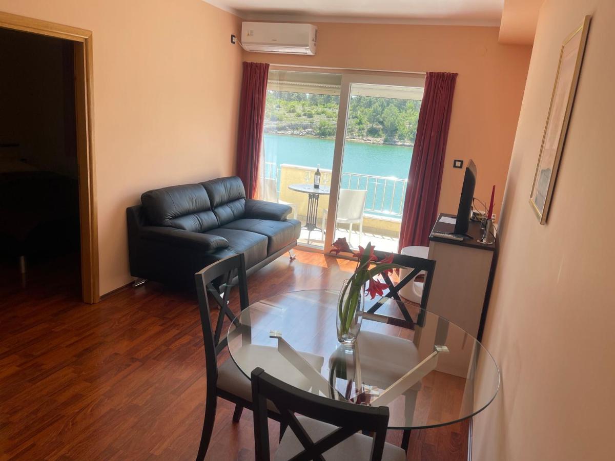 Apartments Duje Ribnica Obrovac Bagian luar foto