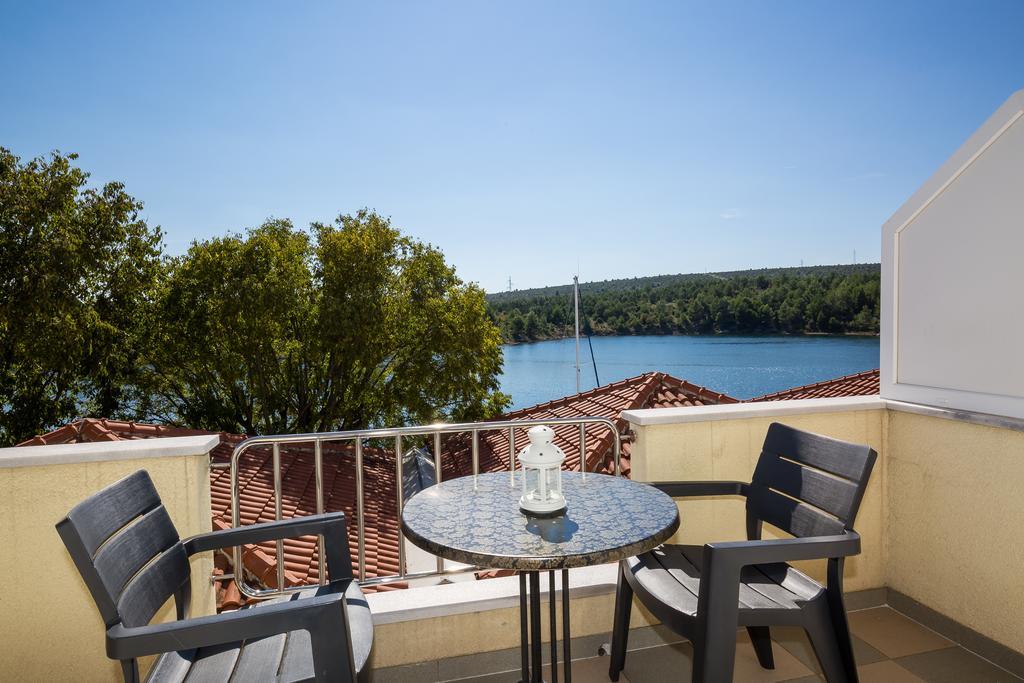 Apartments Duje Ribnica Obrovac Bagian luar foto