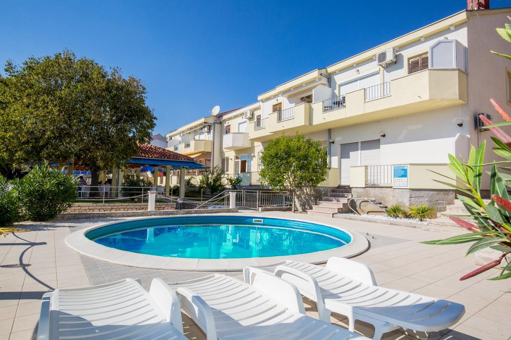 Apartments Duje Ribnica Obrovac Bagian luar foto